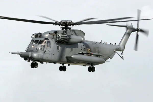Hélicoptère lourd à double rotor dédié aux missions de sauvetage au combat de l'armée américaine.