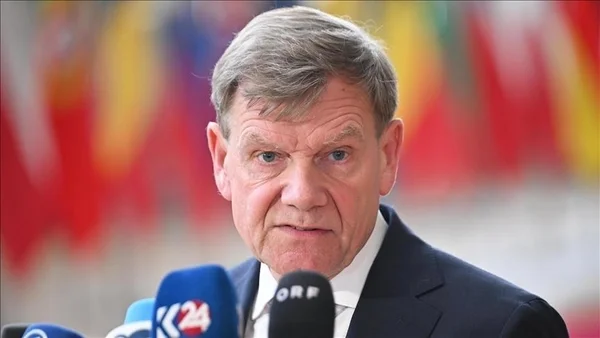 Le ministre allemand des Affaires étrangères s'adressant à la presse concernant ses rapports avec Sergueï Lavrov.