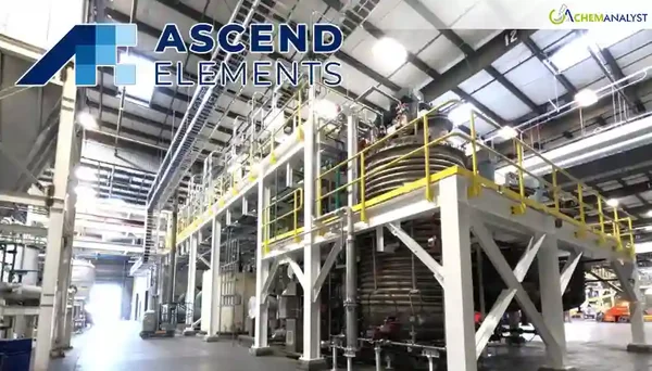 Équipements de production cylindriques à l'intérieur de l'usine Ascend Elements.