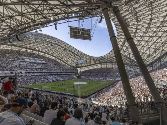 Détail du maillot inédit porté par l'OM pour affronter l'OGC Nice.