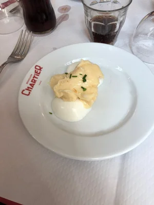L'œuf mayonnaise maison servi au Bouillon Chartier Montparnasse.