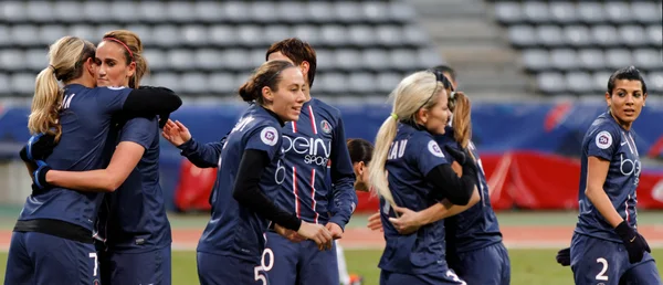 Célébration d'un but par les joueuses du PSG lors de la rencontre PSG-AS Saint-Étienne en décembre 2012.