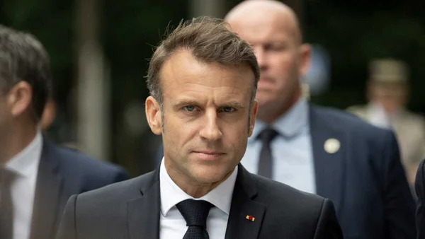« Trop jeune, trop beau, trop brillant » : le camp d'Emmanuel Macron tente d'expliquer son impopularité - Voici.fr