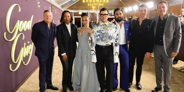 Dan Levy et ses collègues sur le tapis de la première.