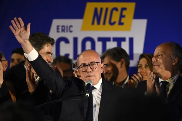 Éric Ciotti célébrant ses résultats électoraux à Nice.