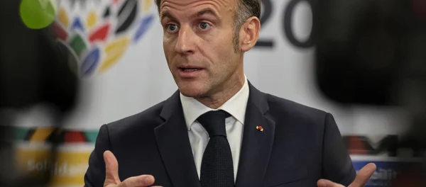 Le président Emmanuel Macron s'exprimant sur la nécessité de corriger les relations entre la France et l'Algérie.