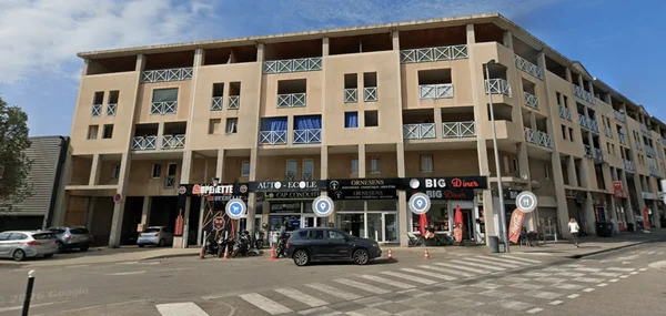 L'immeuble abritant la supérette de Vitrolles braquée à plusieurs reprises par des individus agissant au nom de la DZ Mafia.