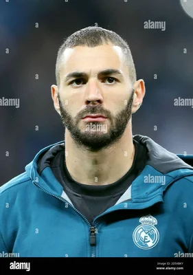 Karim Benzema portant un équipement d'entraînement du Real Madrid.