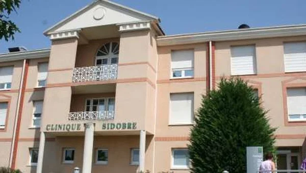 Façade de la Clinique du Sidobre à Castres.