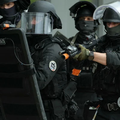 Opérationnaires du RAID intervenant dans le Tarn après des tirs contre la BAC.