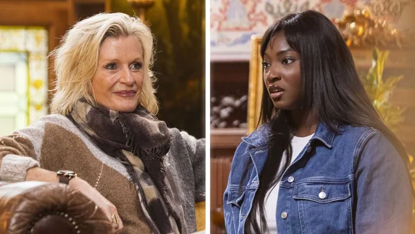 Sophie Davant et Fatou Guinea côte à côte dans le décor des Traîtres sur M6.