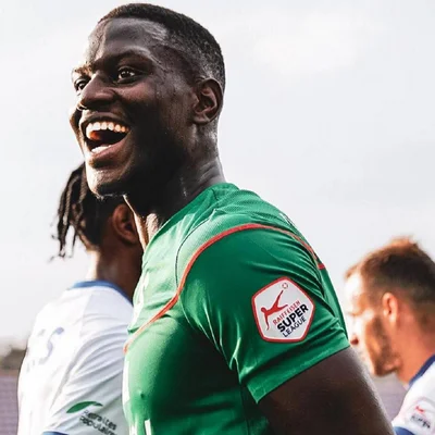 Mory Diaw arborant un maillot vert lors d'un match de la Raiffeisen Super League.