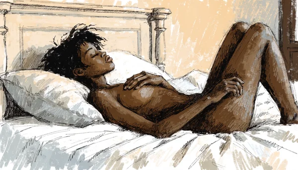 Femme seule nue sur son lit, les yeux fermés et la bouche entrouverte, prononçant des mots dans le vide pendant qu'elle se masturbe
