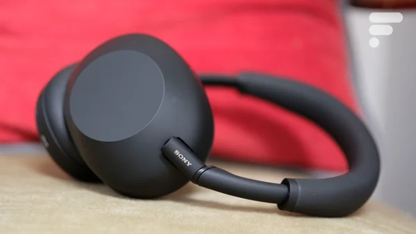 Le casque Sony WH-1000XM6 en coloris noir, mis en avant lors d'un test complet.