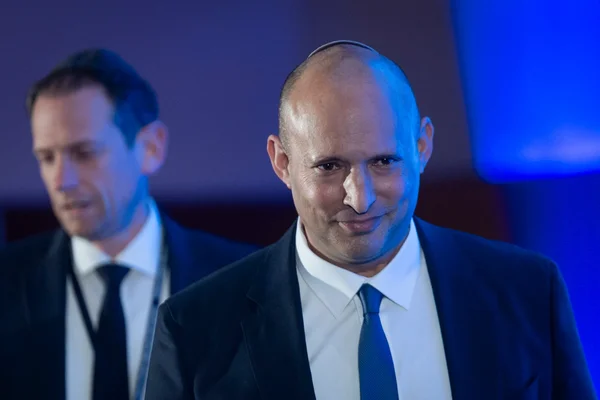 Portrait de Naftali Bennett portant la kippa.