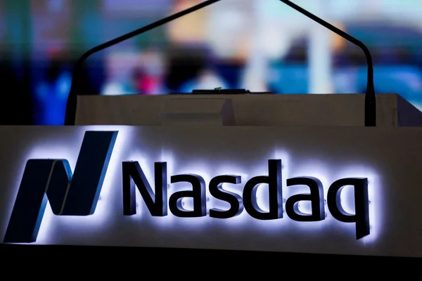 Le logo du Nasdaq, symbole de l'entrée en bourse de la startup X-energy.