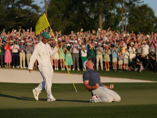 La célébration intense de Rory McIlroy après le play-off gagnant.