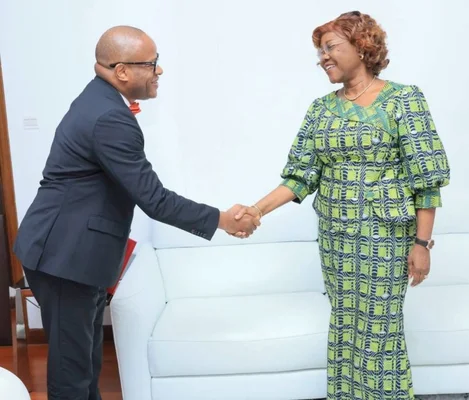 Mach-houd Kouton lors d'une rencontre officielle.