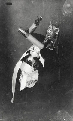 Sculpture abstraite représentative de l'expérimentation artistique Dada.