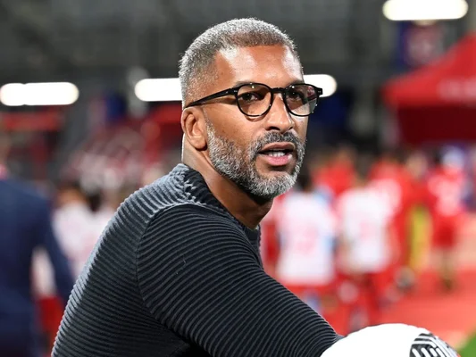 Habib Beye lors de ses débuts sous les couleurs de l'Olympique de Marseille.