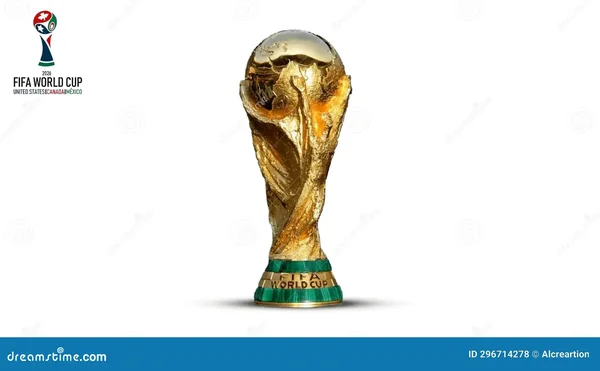 Le trophée officiel de la Coupe du Monde FIFA exposé alongside le logo de l'édition 2026 et les noms des pays hôtes.