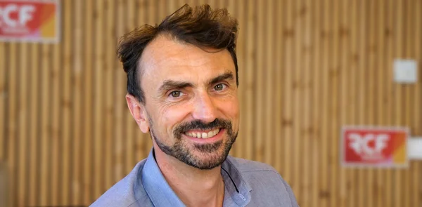 Grégory Doucet, maire de Lyon, exprimant son soutien à des Jeux d'hiver « verts » pour 2030.