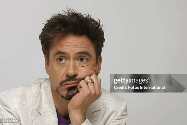 Premier aperçu officiel du masque de Doctor Doom pour le film Avengers: Doomsday.