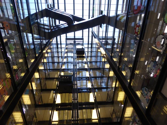 Intérieur architectural du bureau de Google situé au 6 Pancras Square à Londres.