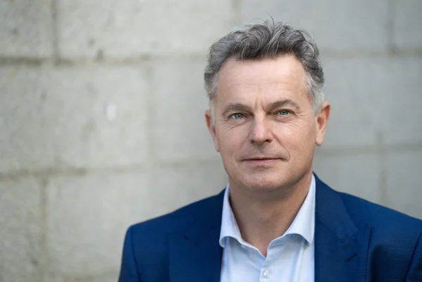 Fabien Roussel évoquant la nécessité d'un nouveau Front populaire.