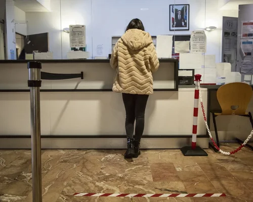 L'accueil au guichet dans un commissariat ou une gendarmerie.