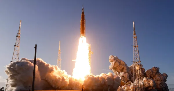 "J'ai cru qu'il y avait un raz de marée sonore" : lancement réussi d'Artemis 2 dans un tsunami d'émotions