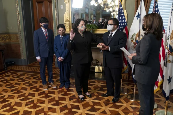 « Je n'en ai pas fini » : Kamala Harris ouvre la porte à une candidature à la prochaine présidentielle américaine