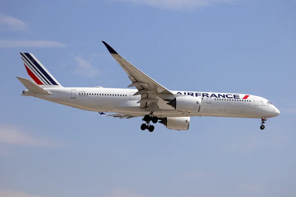 Un Airbus A350-900 d'Air France en phase d'approche.