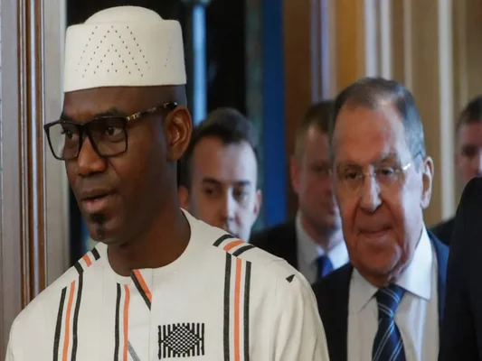 Représentants maliens lors d'une déclaration officielle.