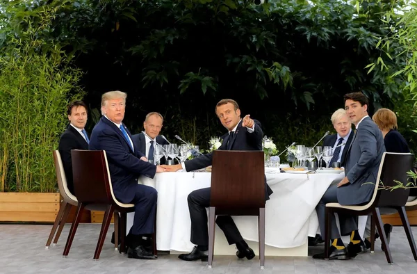 Donald Trump, Emmanuel Macron et Justin Trudeau lors d'un dîner au phare pendant le G7 de Biarritz.