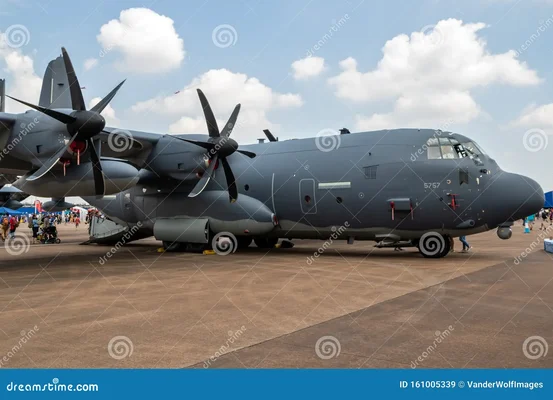 Un MC-130J Commando II stationné sur le tarmac.