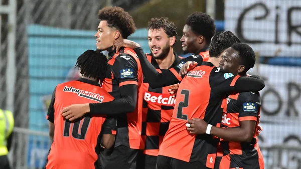 Célébration des joueurs du FC Lorient après leur victoire en Coupe de France.