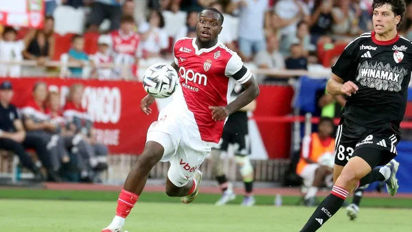 Ilenikhena de l'AS Monaco en action lors de la victoire face à Auxerre.