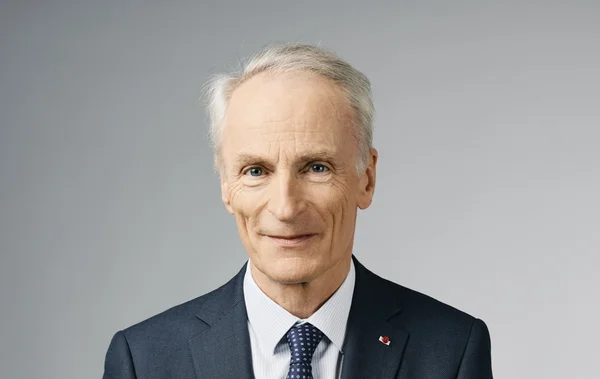Portrait officiel de Jean-Dominique Senard pour le groupe Renault.
