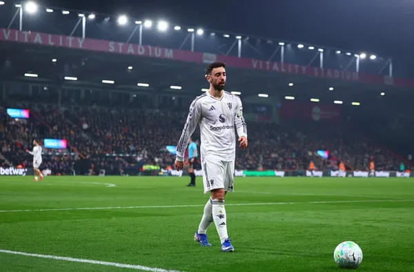 Rio Ngumoha sur la pelouse du Vitality Stadium.