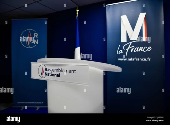 Installation officielle du Rassemblement National lors d'un événement de campagne pour Marine Le Pen.