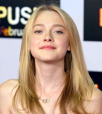 Dakota Fanning lors de la première du film Push au Mann Theater de Westwood en 2009.