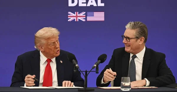 Keir Starmer et Donald Trump lors de l'annonce d'un partenariat sur la tech et le nucléaire civil.
