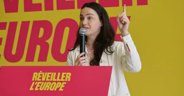 Chloé Ridel s'exprimant lors d'un événement pour les Européennes 2024.