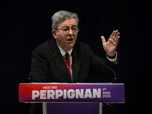 Un intervenant lors du meeting de Perpignan le 1er mars 2026