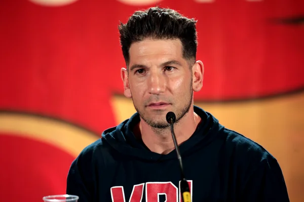 Jon Bernthal s'exprimant au Phoenix Comicon 2017 à Phoenix.