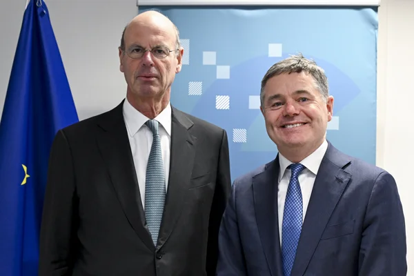Éric Lombard et Paschal Donohoe lors d'une rencontre officielle.