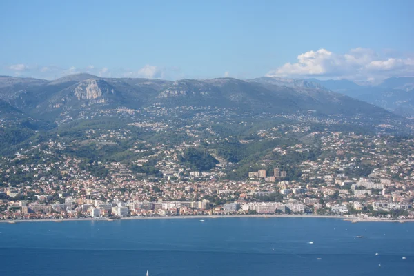 Vue aérienne du littoral et du quartier de Cros-de-Cagnes à Cagnes-sur-Mer.