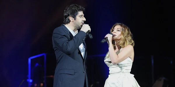 Julie Zenatti et Patrick Fiori dans un moment de proximité.