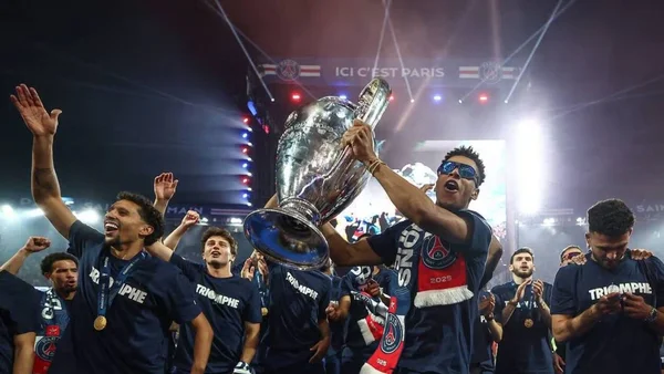 🍀 Le PSG partage sa prime de victoire avec ses 700 salariés ! 💚